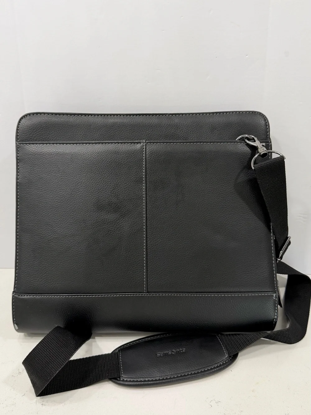 Samsonite Black Leather Briefcase with Detachable Strap